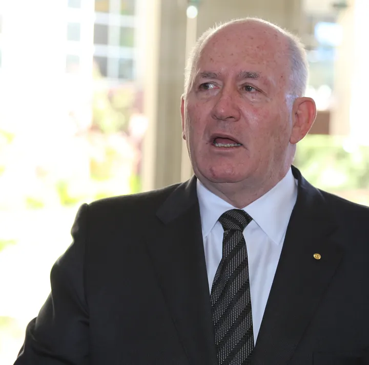 Former Governor-General General the Honourable Sir Peter Cosgrove AK CVO MC>
	<figcaption class=